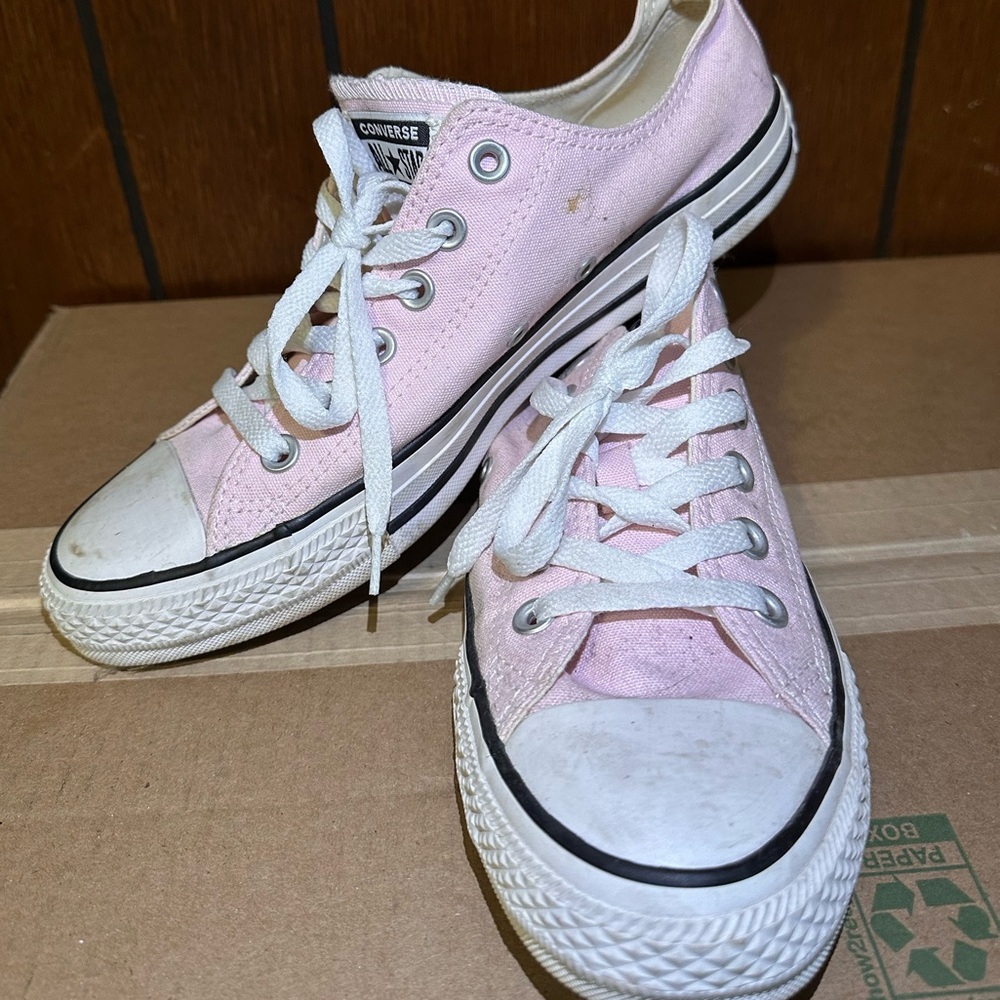 Pink converse
